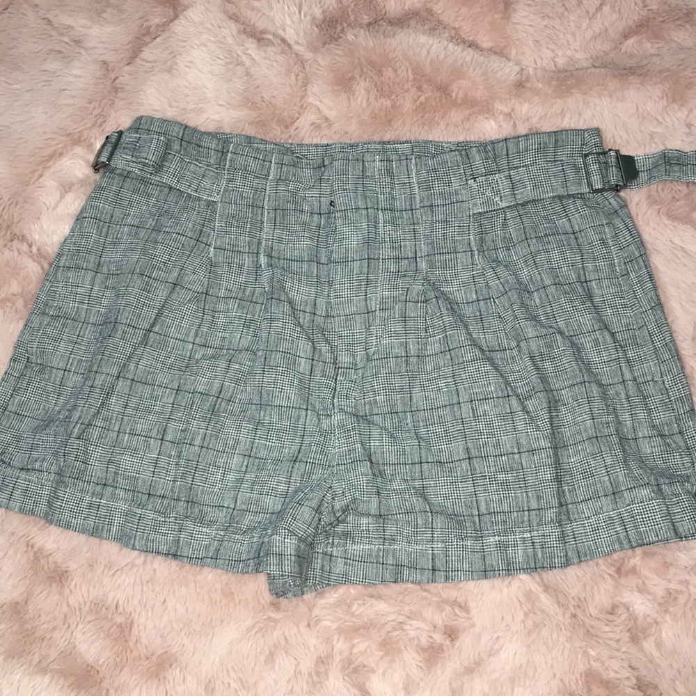 Shorts - Picture 1 of 2
